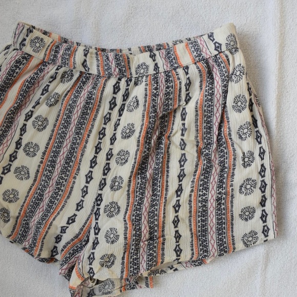 Abercrombie flowy shorts - Picture 3 of 5